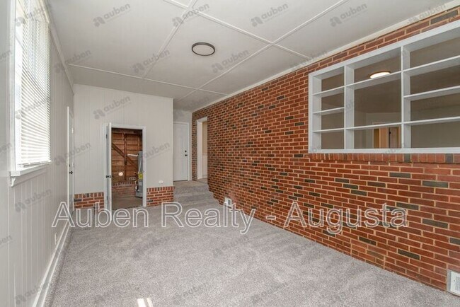 Building Photo - 109 Vanderbilt Cir