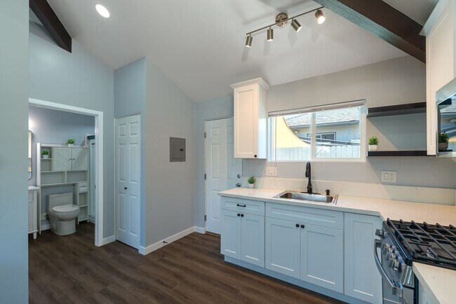 Building Photo - 1 Bedroom + 1 Bathroom ADU | Cal-Gisler | Oxnard | Unfurnished