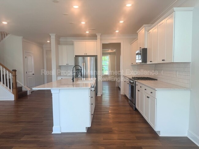 Building Photo - 16 Clear Creek Cir