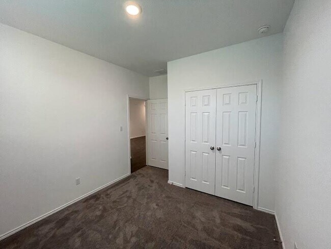 Building Photo - 640 Pickrell Lp