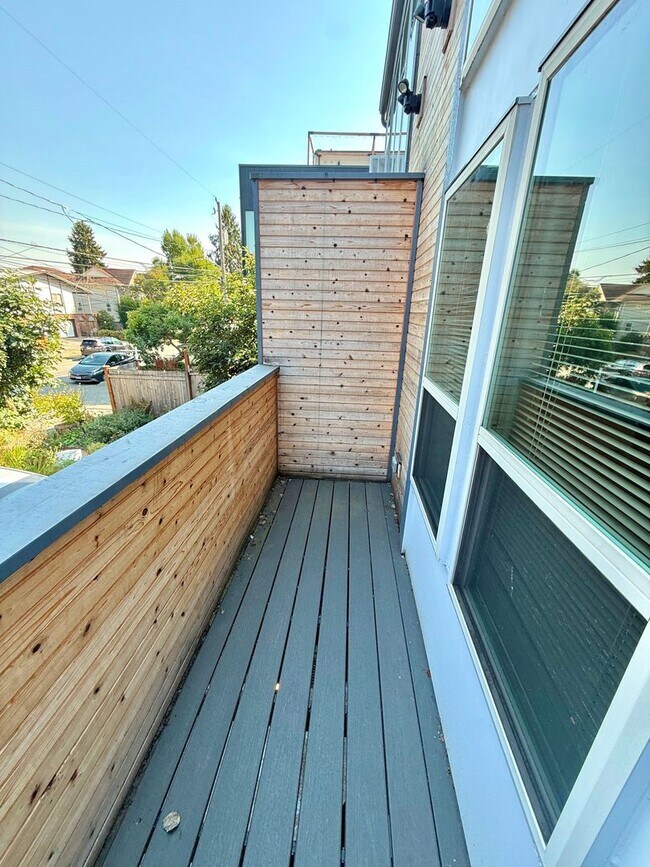 Building Photo - 8833 A Midvale Ave N