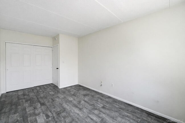 Building Photo - 426 E 159th St