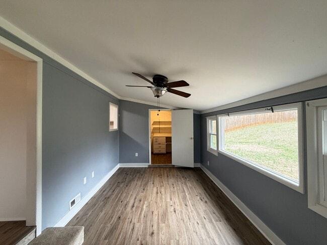 Building Photo - 213 Foxcroft Dr