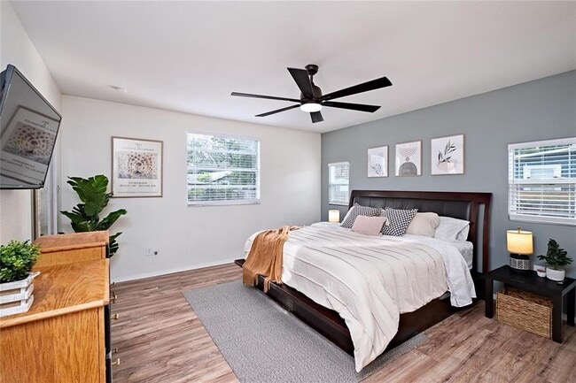 Building Photo - 1221 E Ida St