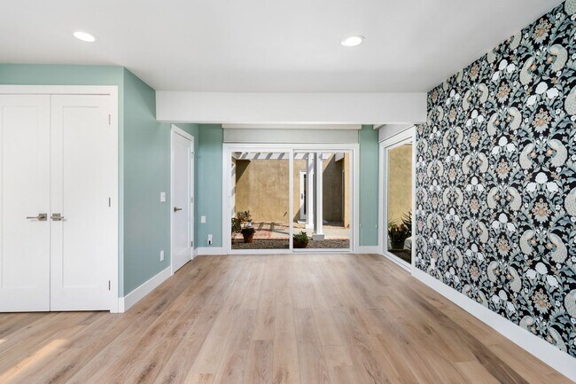Building Photo - REMODELED 4 BD/3.5 BA RANCH STYLE HOME IN DOVER SHORES