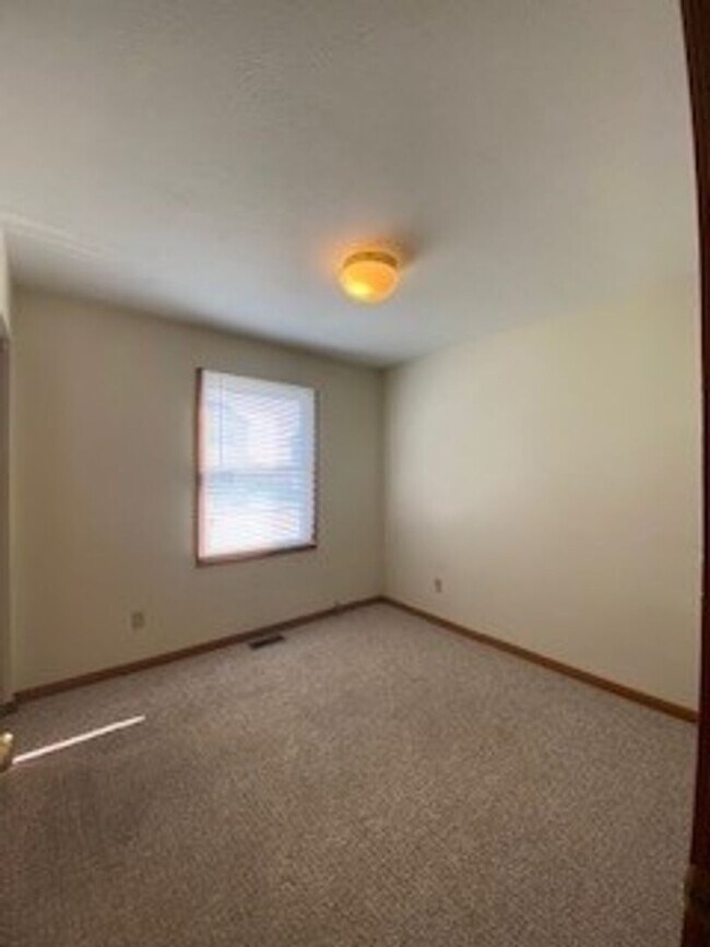 Building Photo - 212 Stonewall Ct