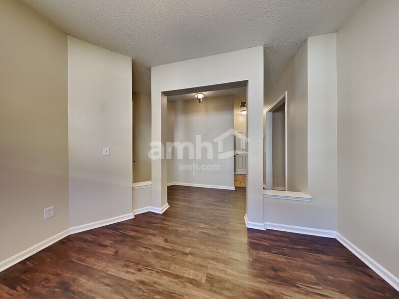 Building Photo - 62 Creek Bend Dr