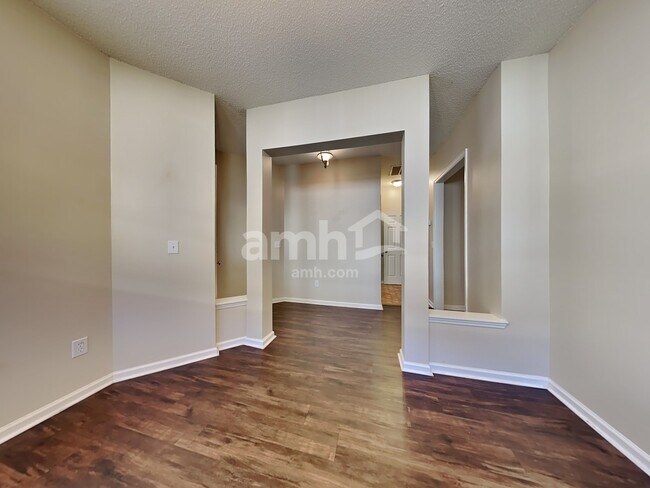 Building Photo - 62 Creek Bend Dr