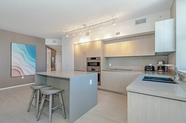 Building Photo - 4010 S Ocean Dr