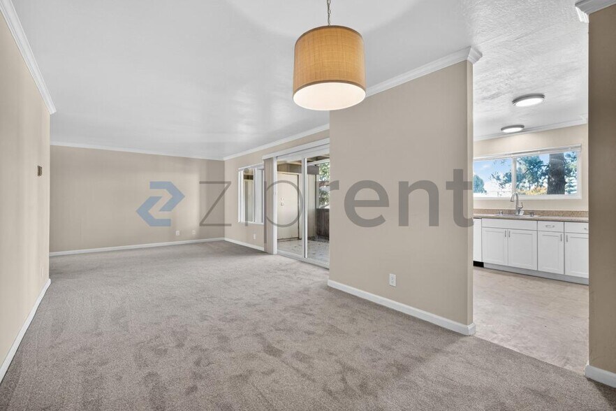 Building Photo - Unit H7