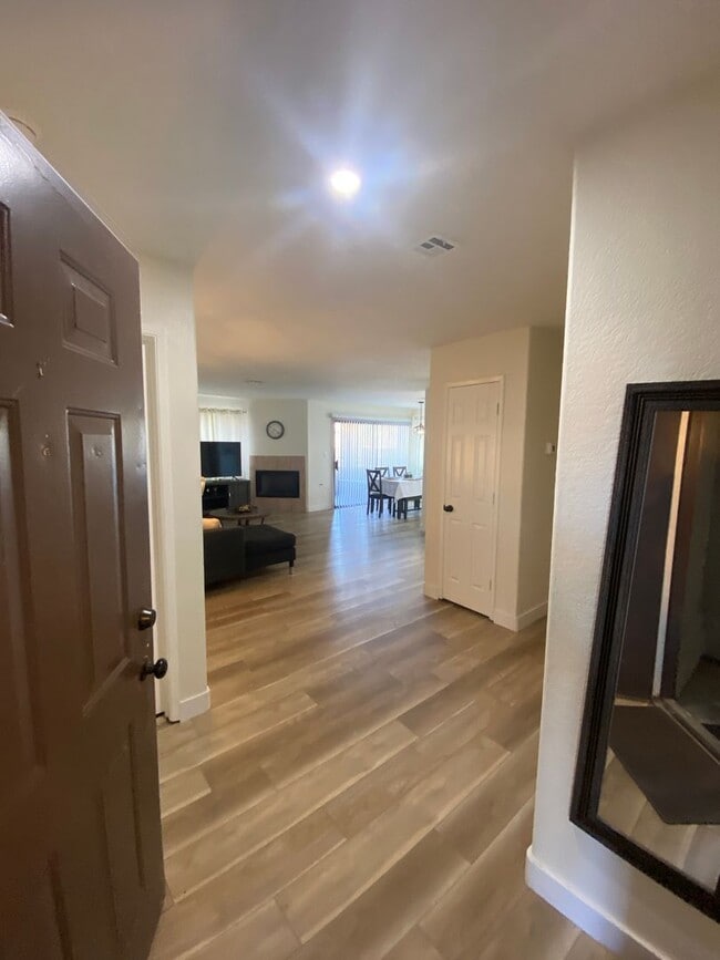 Building Photo - 5028 S Rainbow Blvd