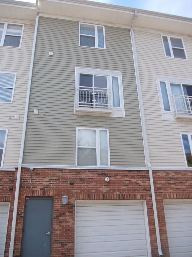 Building Photo - Awesome 2 Bed Condo in Desired NODA - The ...