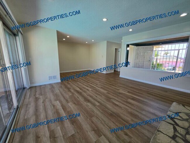 Building Photo - Gorgeous Turnkey 4 BD / 2.5 BA Home in Hawthorne