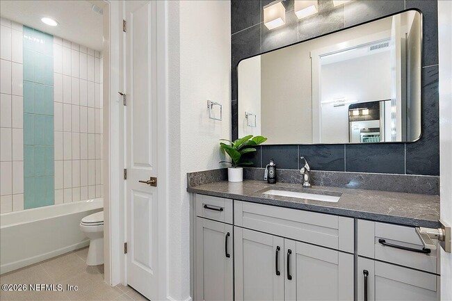 Building Photo - 459 Crestview Dr