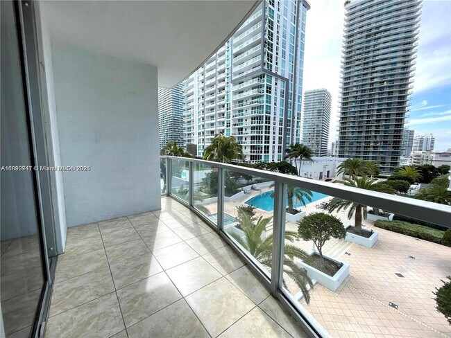 Building Photo - 1060 Brickell Ave