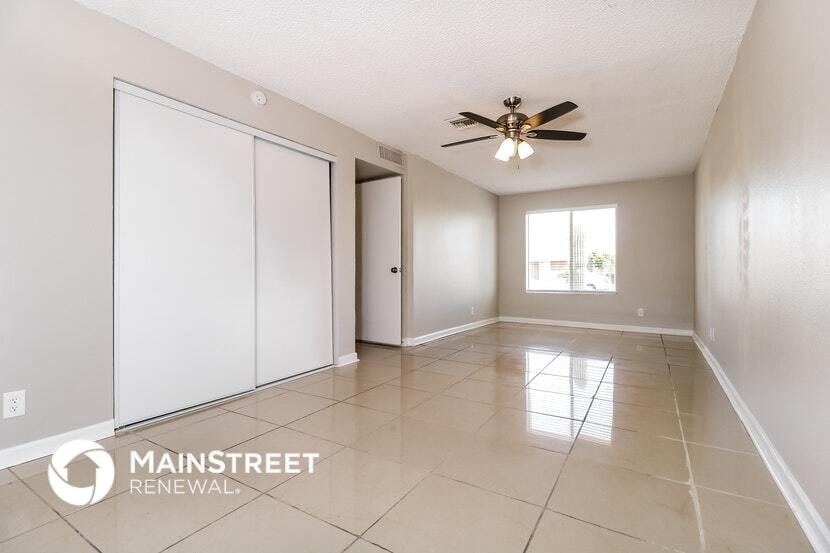 Building Photo - 10546 N 73rd Dr