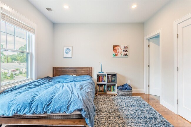 Building Photo - 19 Shute Path