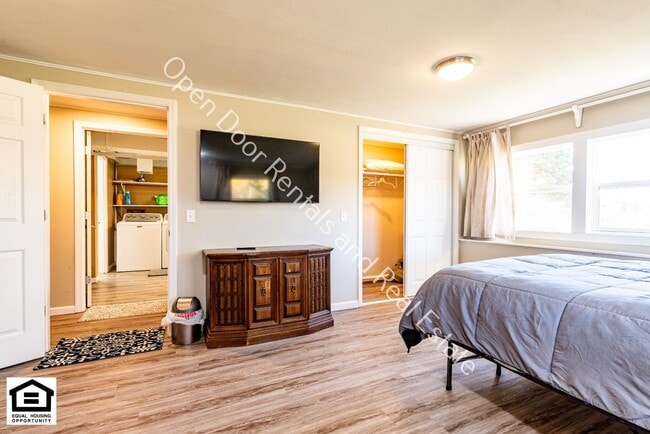 Building Photo - 40 Ln 375 Lake James