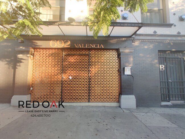 Building Photo - Completely Remodeled Top Floor Studio With...