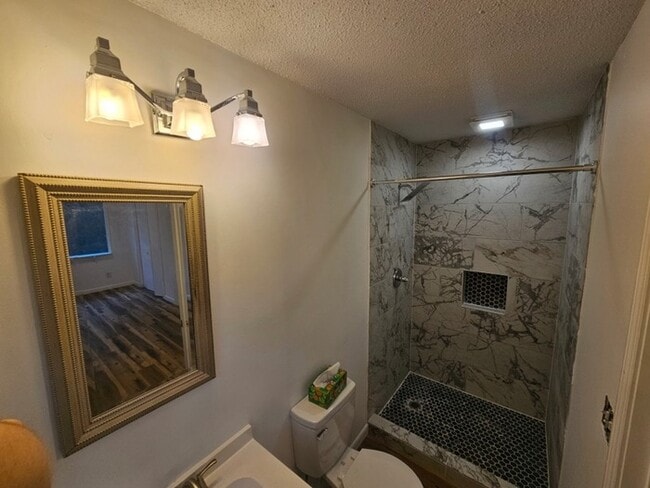 Building Photo - 2 Bedroom 2 Bathroom