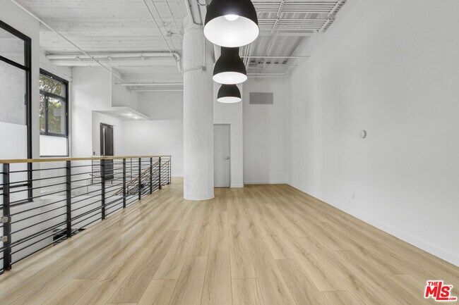 Building Photo - 330 W 11th St