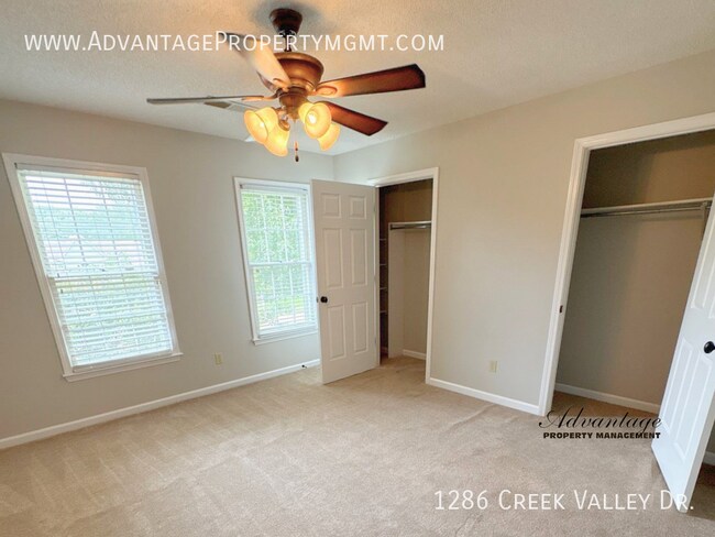 Building Photo - 1286 Creek Valley Dr