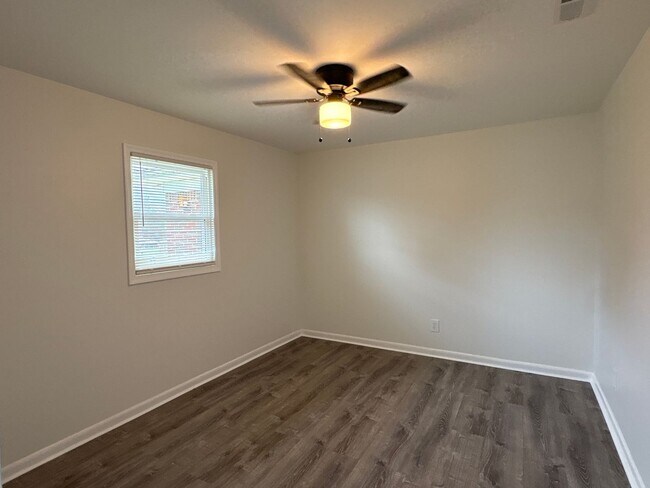 Building Photo - 400 W Market St