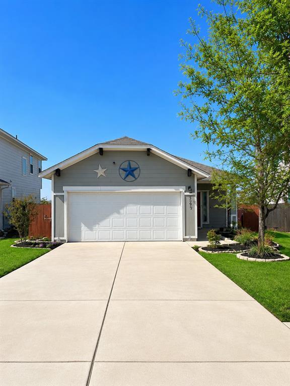 Building Photo - 587 Twisted Oaks Ln