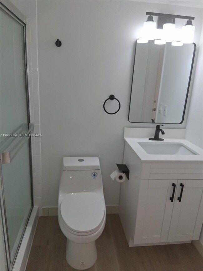 Building Photo - 15495 N Miami Lakeway