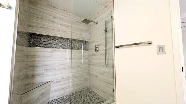 Building Photo - 521 Windstone Trail