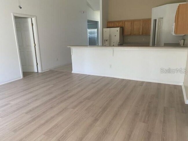 Building Photo - 749 Parrot Ct