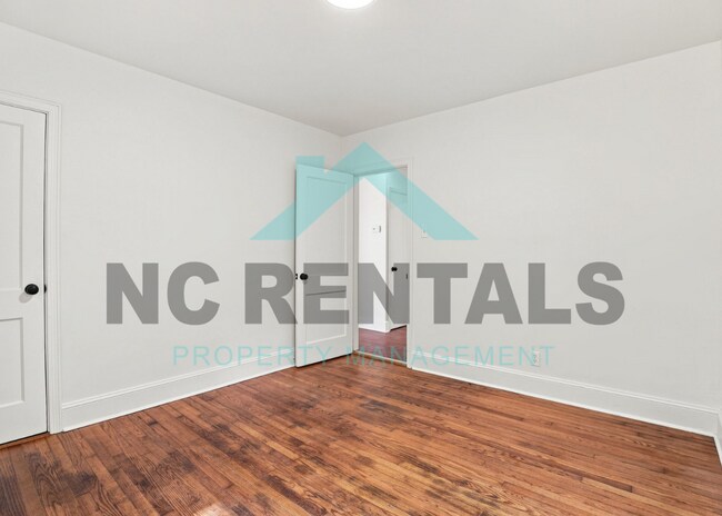 Building Photo - 141 Marthas Ln-