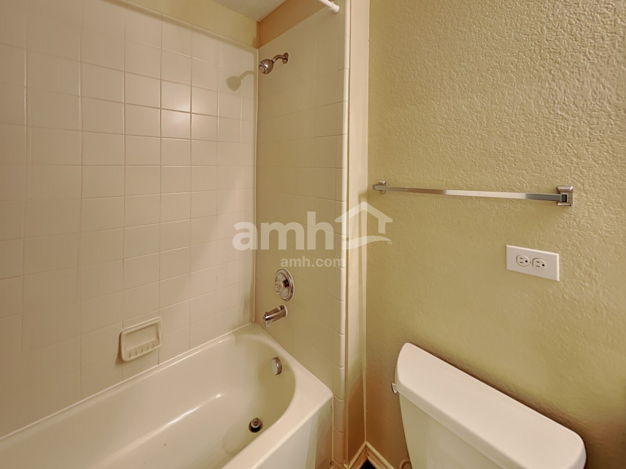 Building Photo - 523 Cormorant