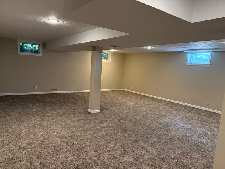 Building Photo - 1609 S Park Ave