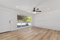 Building Photo - 7 E Diamond St