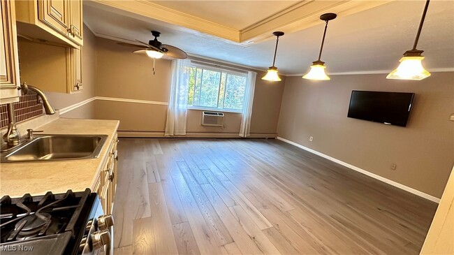 Building Photo - 6000 Nob Hill Dr