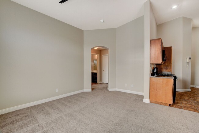 Building Photo - 2 BR Aliante Townhome with Attached Garage...