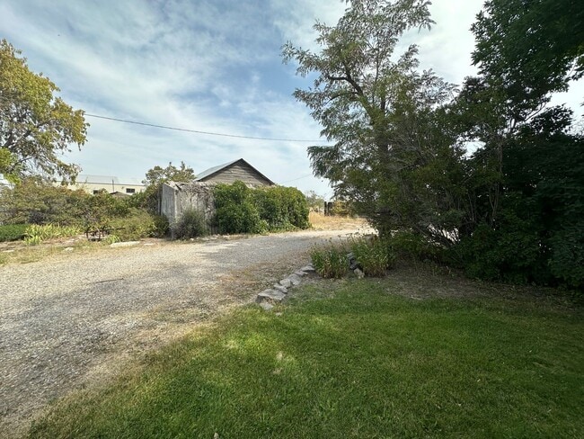 Building Photo - Super Cute 2 Bedroom, 1 Bathroom Country Home