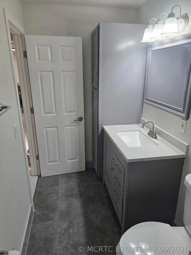 Building Photo - 3801 Waterview Cir