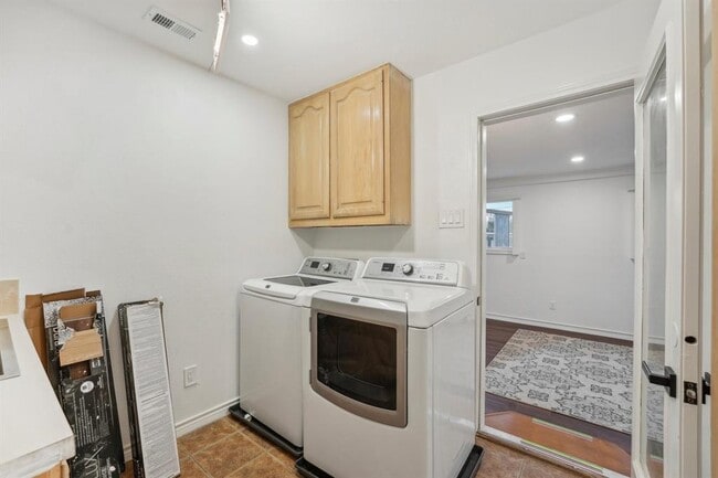 Building Photo - 1739 Starwood Dr