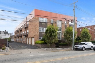 Building Photo - 20 W Church St