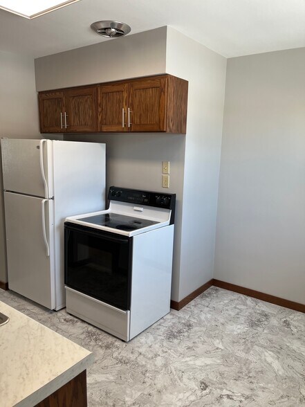 Building Photo - 1043 6th Ave