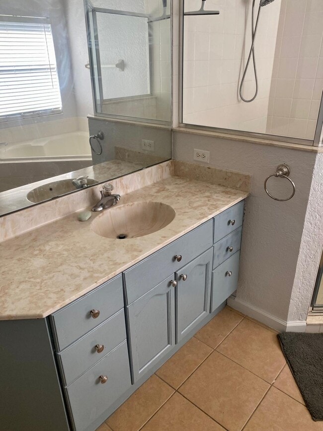 Building Photo - 2914 River Birch Dr