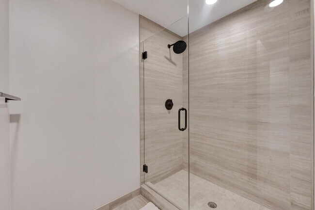 Building Photo - 580 72nd St