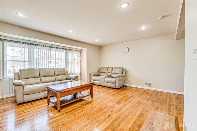 Building Photo - 79 Beechwood Ave