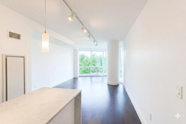 Building Photo - 77 Hudson St