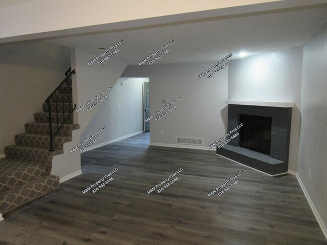 Building Photo - 1918 NE Knollbrook St