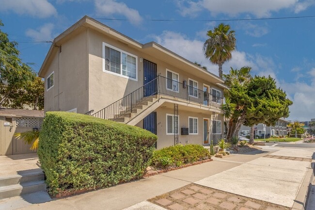 Building Photo - Showing NOW! Stylishly Remodeled 1-Bed/1-Bath Gem in Crown Point / Pacific Beach. Only $1500 DEPO...