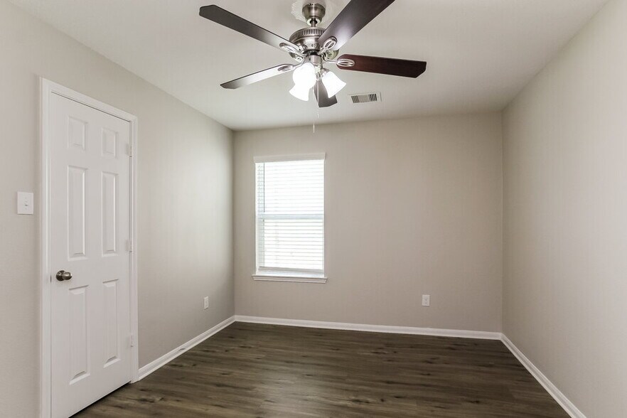 Building Photo - 4215 Echo Clearing Ct