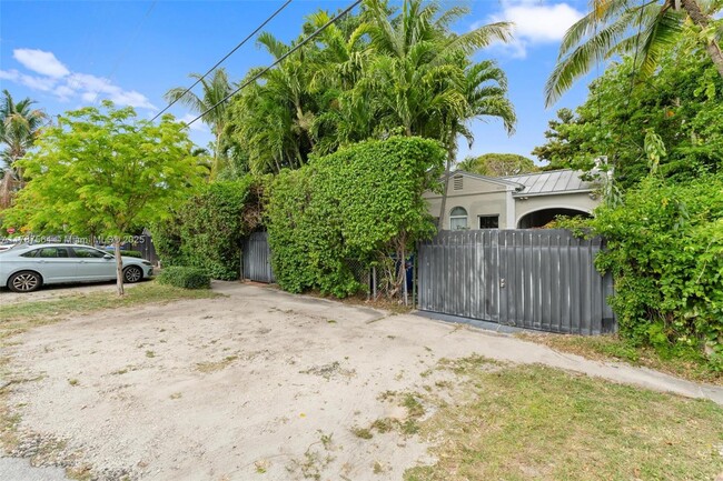 Primary Photo - 2280 SW 16th Ct